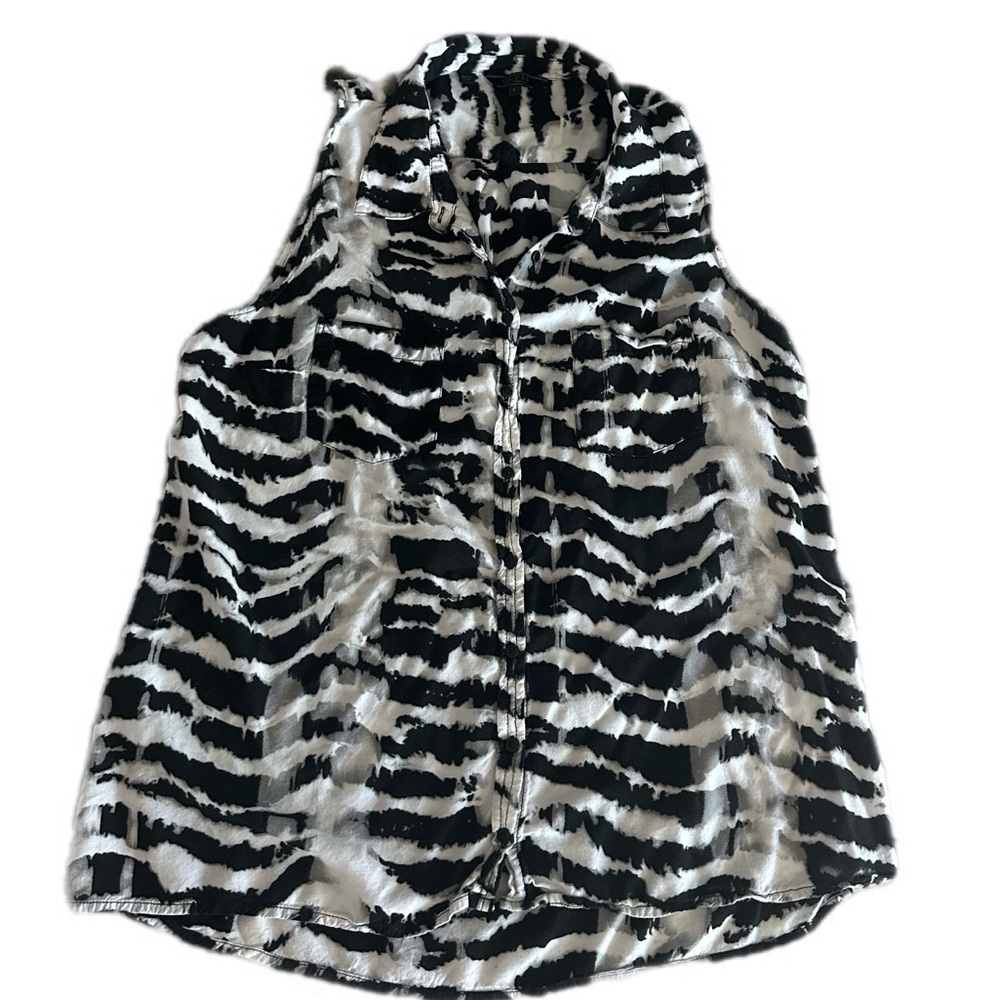 Guess black & white sleeveless button‎ down shirt